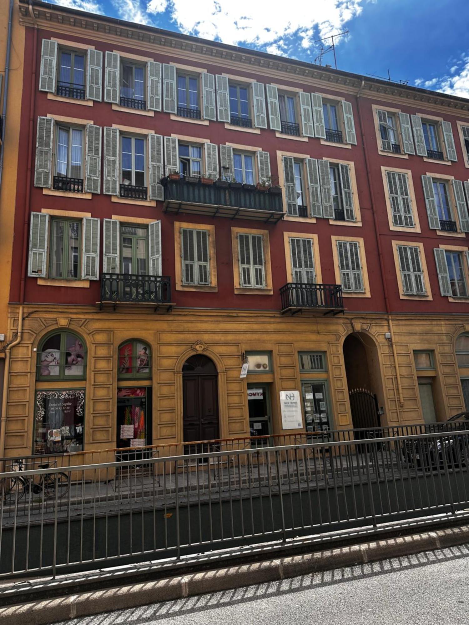 2 Pieces Port De Apartment